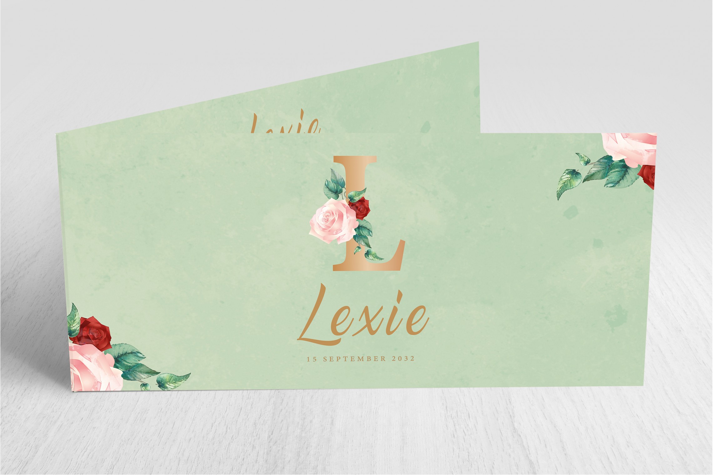 Gouden letter met bloemen