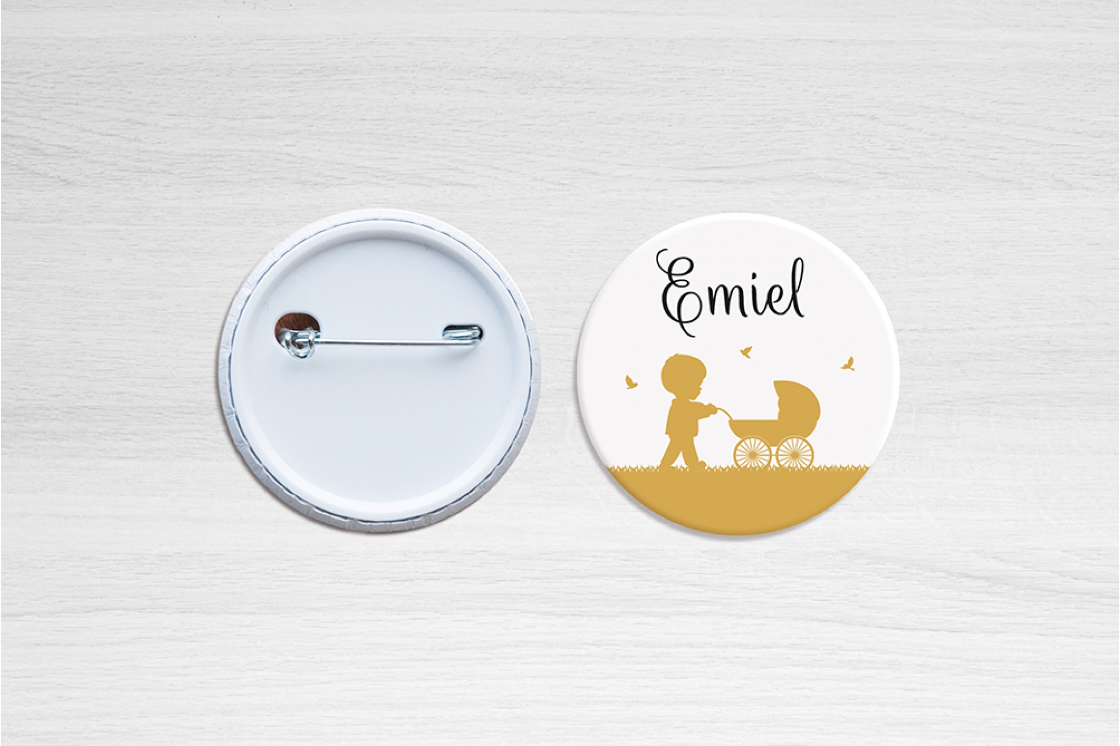 Jongen met kinderwagen