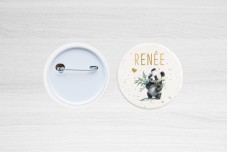 Kleine panda met blaadjes vast