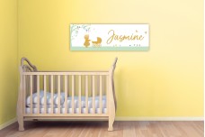 Gouden meisje met kinderwagen