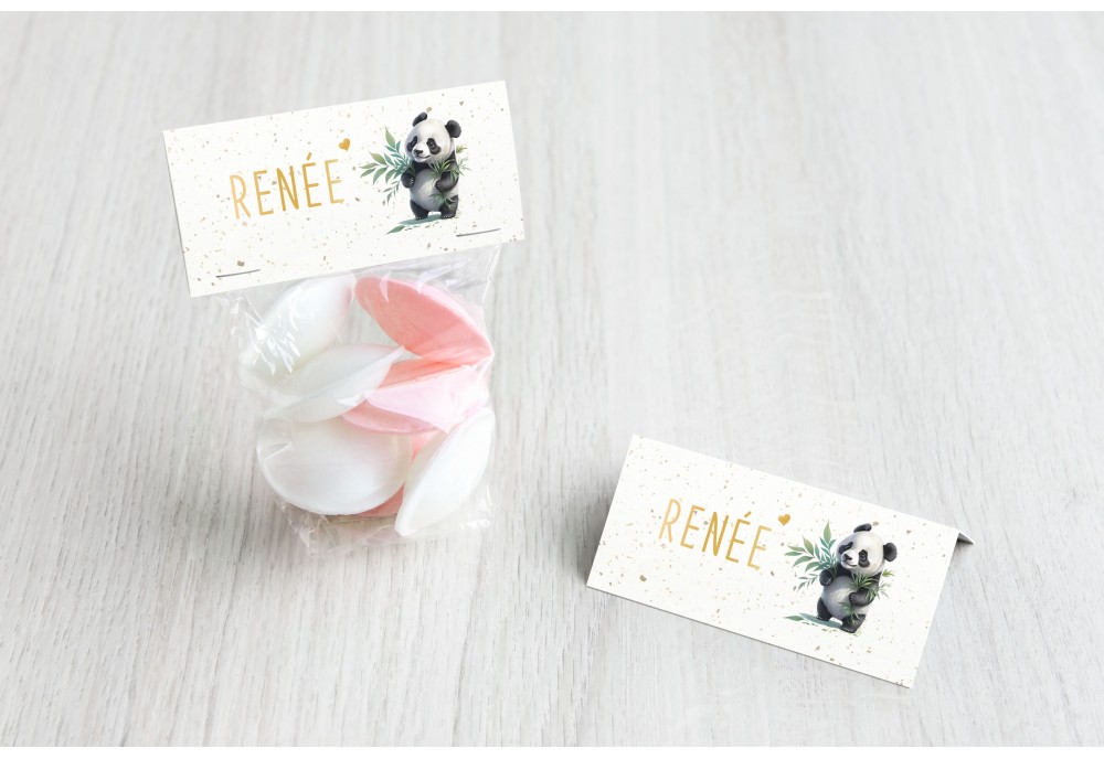Kleine panda met blaadjes vast Kleine panda met blaadjes vast