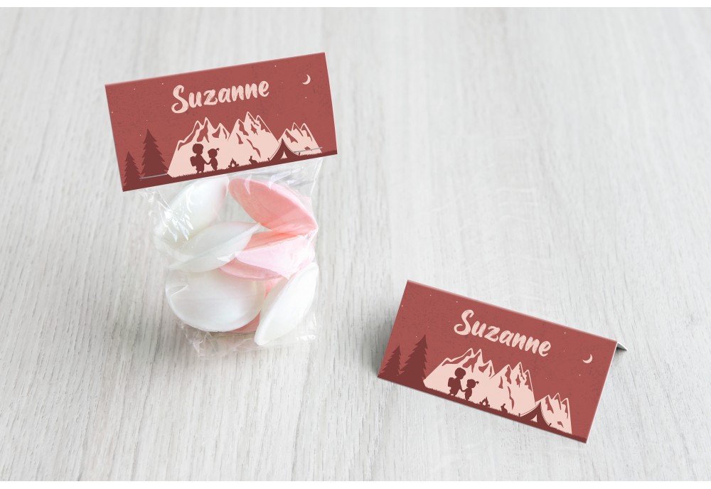 Kamperende broer en zus Kamperende broer en zus