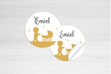 Jongen met kinderwagen Jongen met kinderwagen